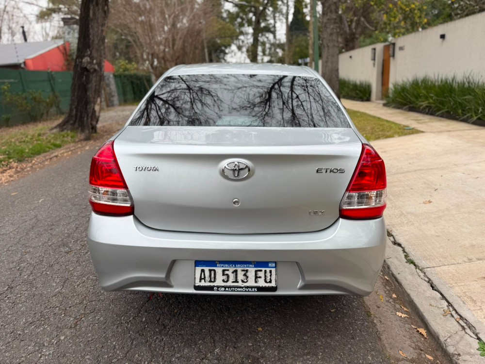 Toyota Etios 1.5X — foto 6